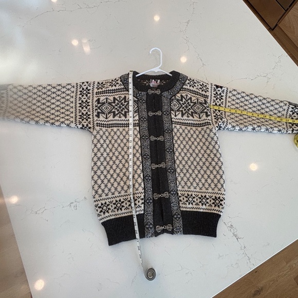 DALE OF NORWAY Classic Wool Sweater - Picture 8 of 10